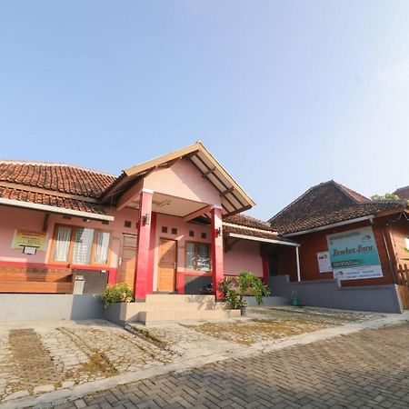 Lembur Incu Syariah Villa & Resto Lembang Exterior foto